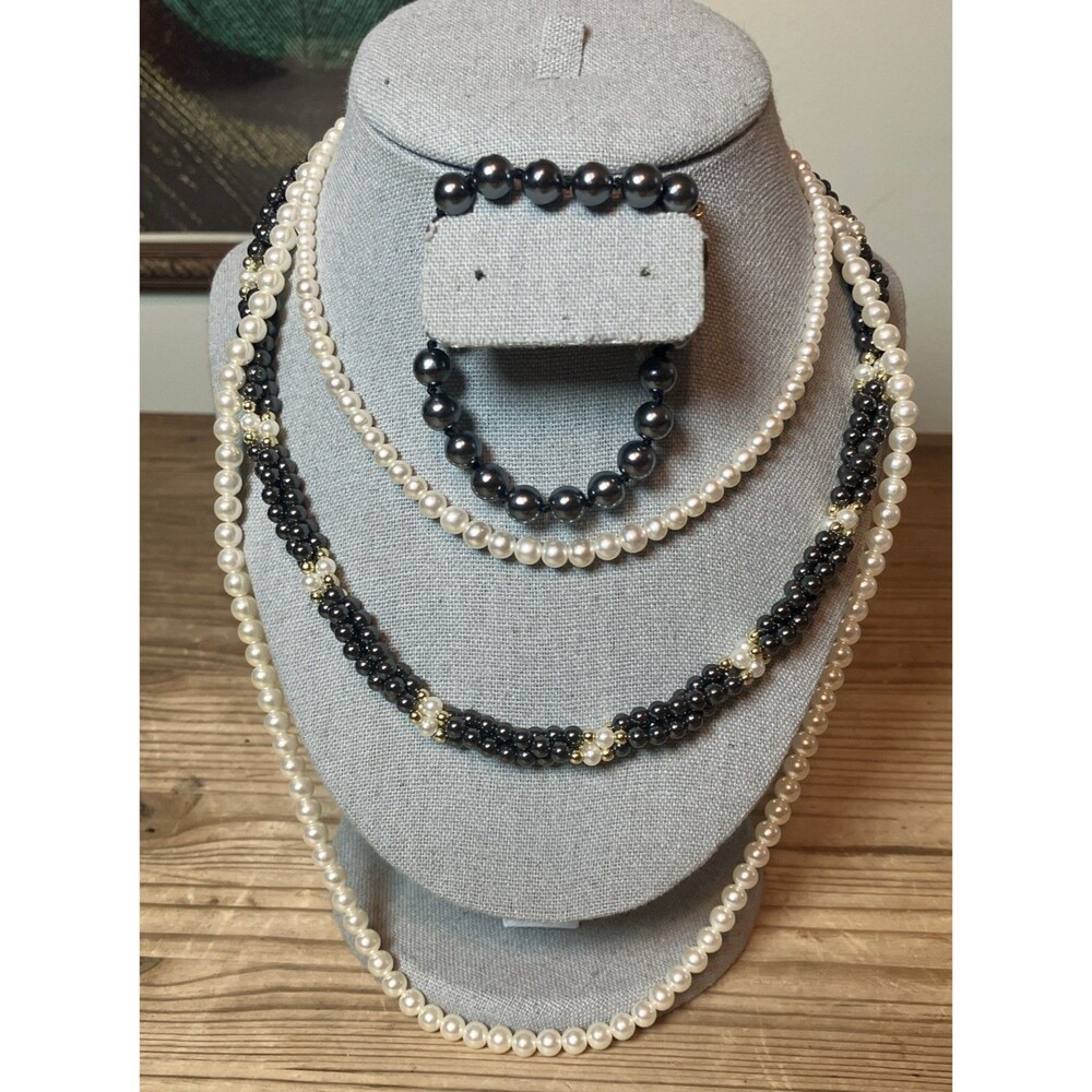 4 Vintage Pearl Necklaces And Braclet Lot White And Gray Pearls Gold Tone Clasps